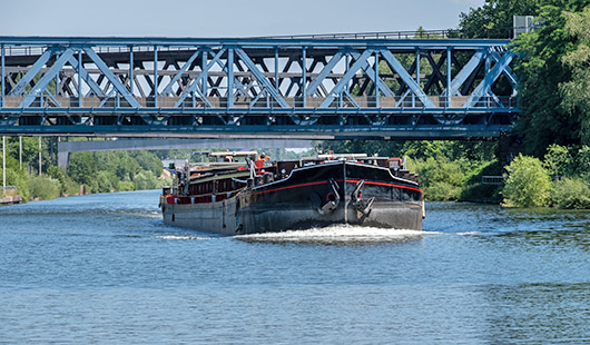 Schiff auf dem Rhein-Herne-Kanal