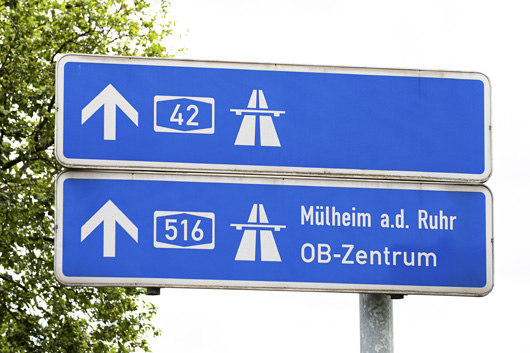 Beschilderung zur B516 und A42