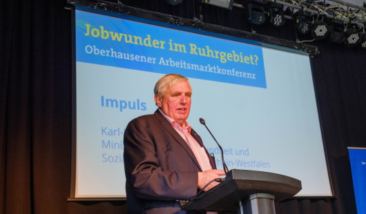 Karl-Josef Laumann bei der Oberhausener Arbeitsmarktkonferenz 2023
