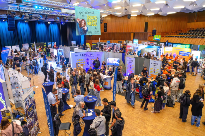 Über 40 Aussteller auf der Berufs- und Bildungsmesse katapult im CongressCentrum der Luise-Albertz-Halle. Foto: Stadt Oberhausen/Tom Thöne