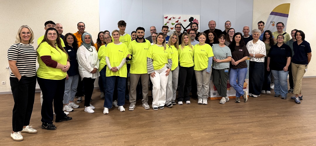Vertreterinnen und Vertreter des Käthe-Kollwitz-Berufskollegs sowie der Initiative Pflegeberufe Oberhausen. (Foto: Stadt Oberhausen)