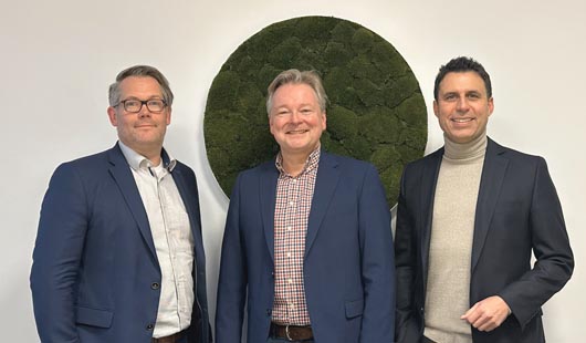 V.l.: Christian Basler, technischer Vorstand der evo, Thorsten Berg, Oberbürgermeister der Stadt Oberhausen, und Timm Dolezych, kaufmännischer Vorstand der evo (Quelle: evo)